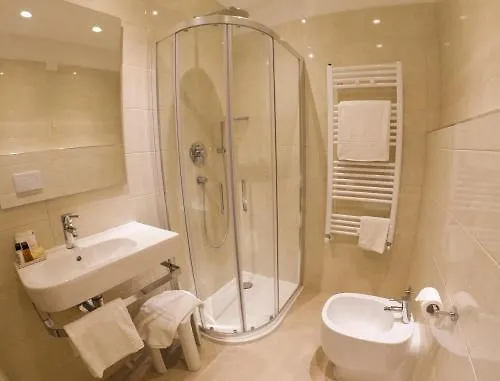 Hotel Universal Livorno 3*,