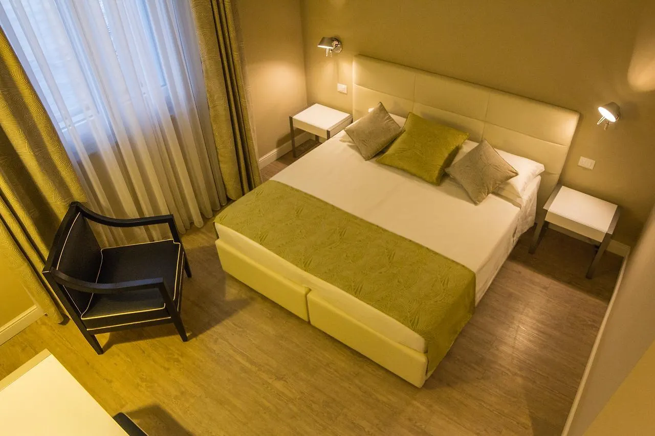 Hotel Universal Livorno 3*,